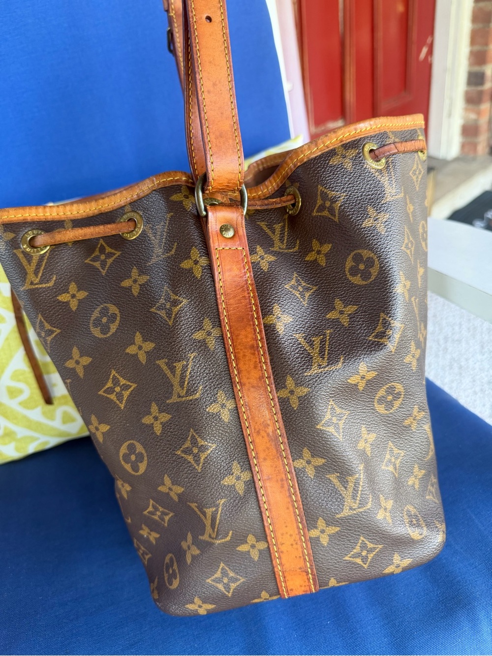 AUTHENTIC VINTAGE LOUIS VUITTON NOÉ BUCKET BAG — MONOGRAM— MADE IN FRANCE — 1989 - Picture 11 of 14